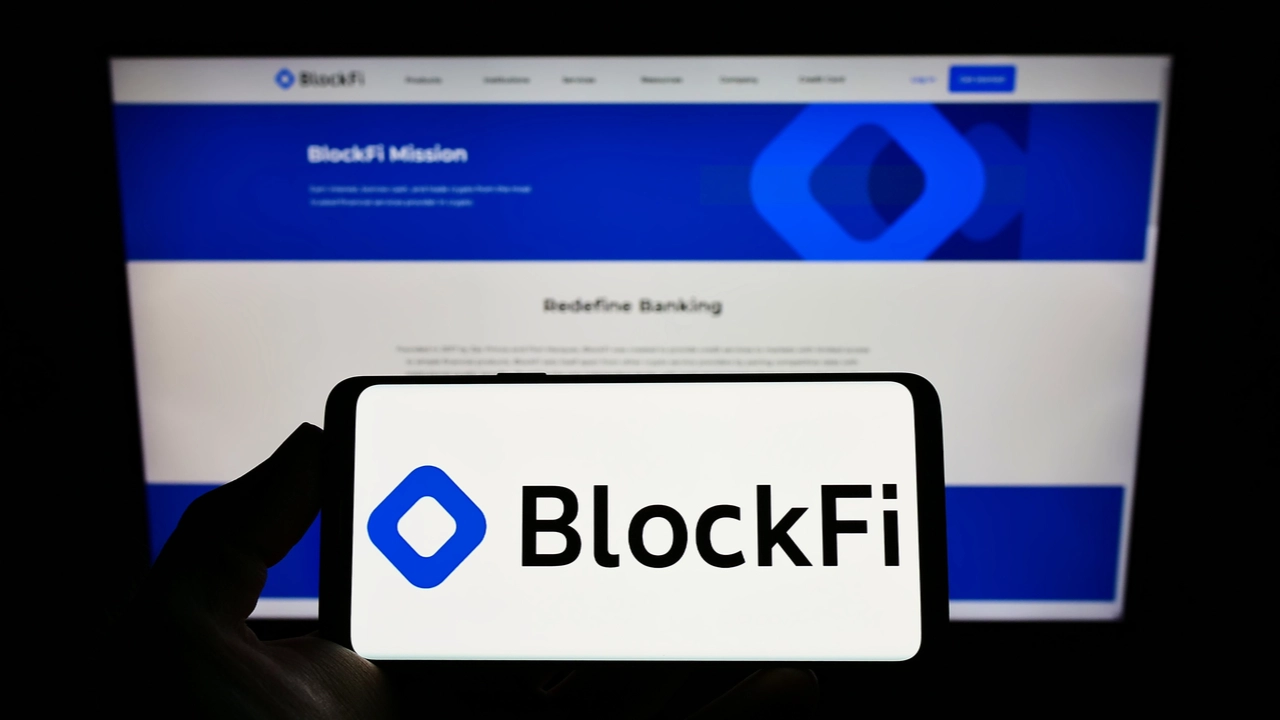 BlockFi tạm dừng rút tiền trong bối cảnh FTX sụp đổ